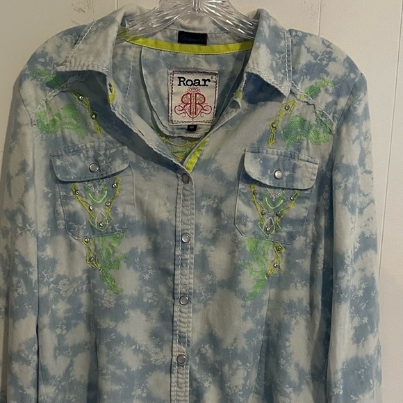 ROAR Western Wear Button Front Rhinestone Top - Picture 2 of 7